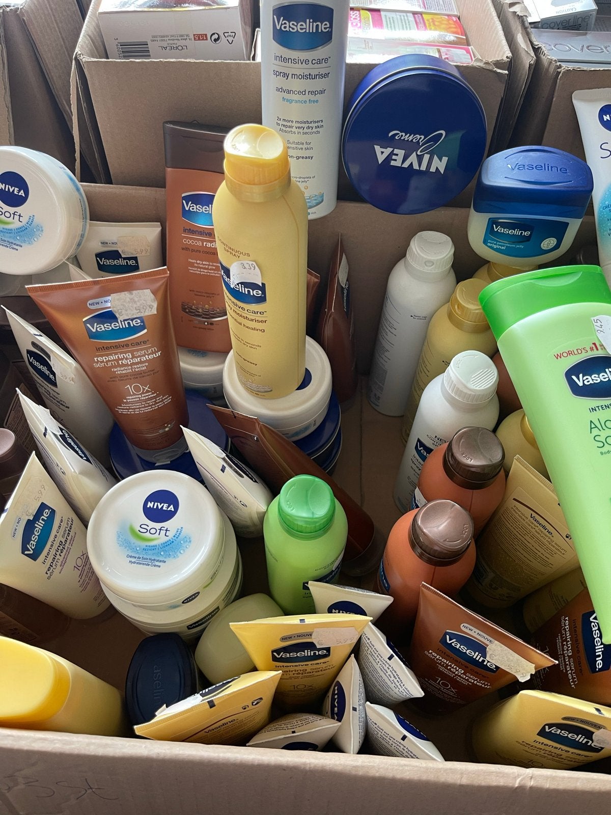 Grote partij diverse bodylotions en crèmes (Nivea, Vaseline), Ophalen of Verzenden, Zo goed als nieuw, Bodylotion, Crème of Olie