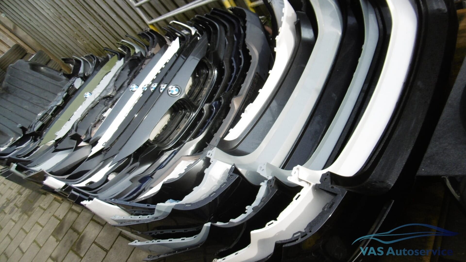 Partij   140 stuks  , voor en achterbumpers van jonge BMW, Auto-onderdelen, Ophalen, Gebruikt, -, Voor