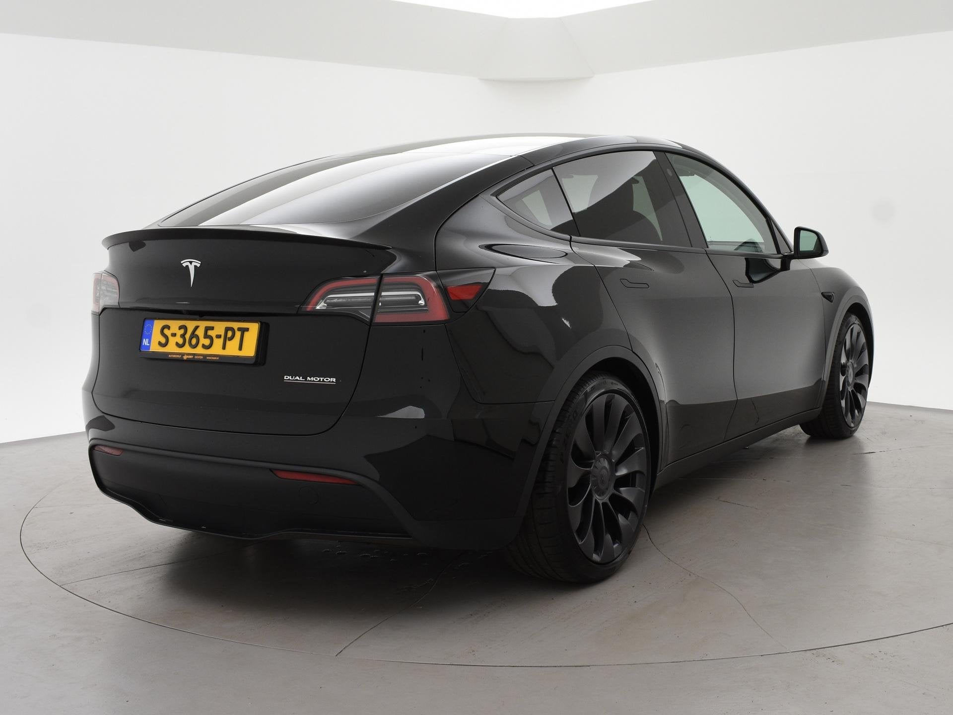 Tesla Model Y 534 PK PERFORMANCE SOH 93% + 75 KWH + AUTOPILO, Gebruikt, 495 min, 1972 kg, Zwart