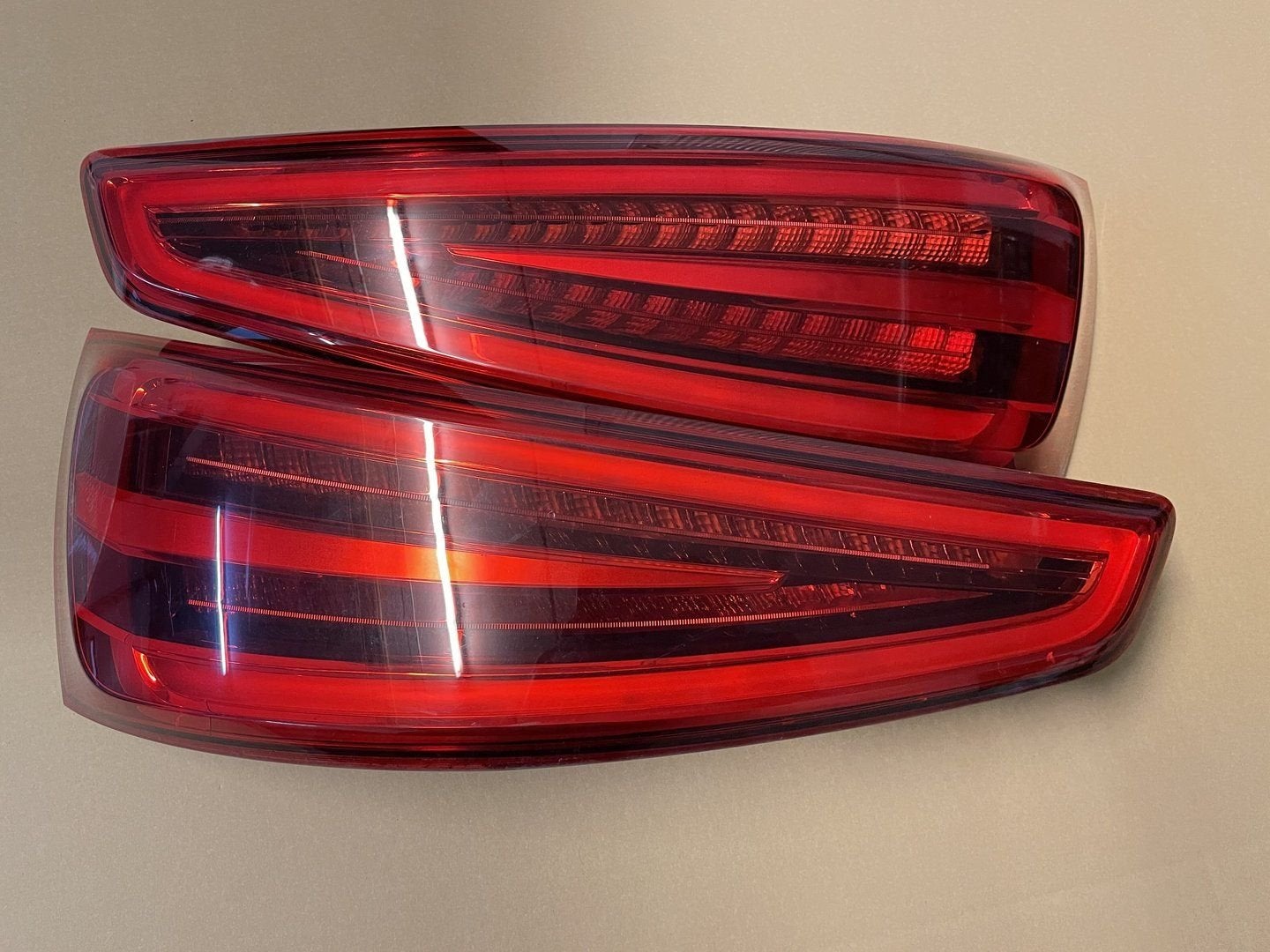 Audi Q3 8U achterlichten links+rechts 8U0945093A 8U0945094A, Gebruikt, -, -, Ophalen of Verzenden