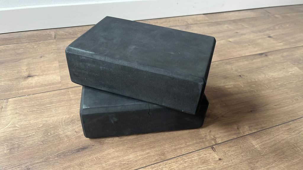 2 zwarte yogablokken yoga block, Ophalen of Verzenden, Yoga-accessoire