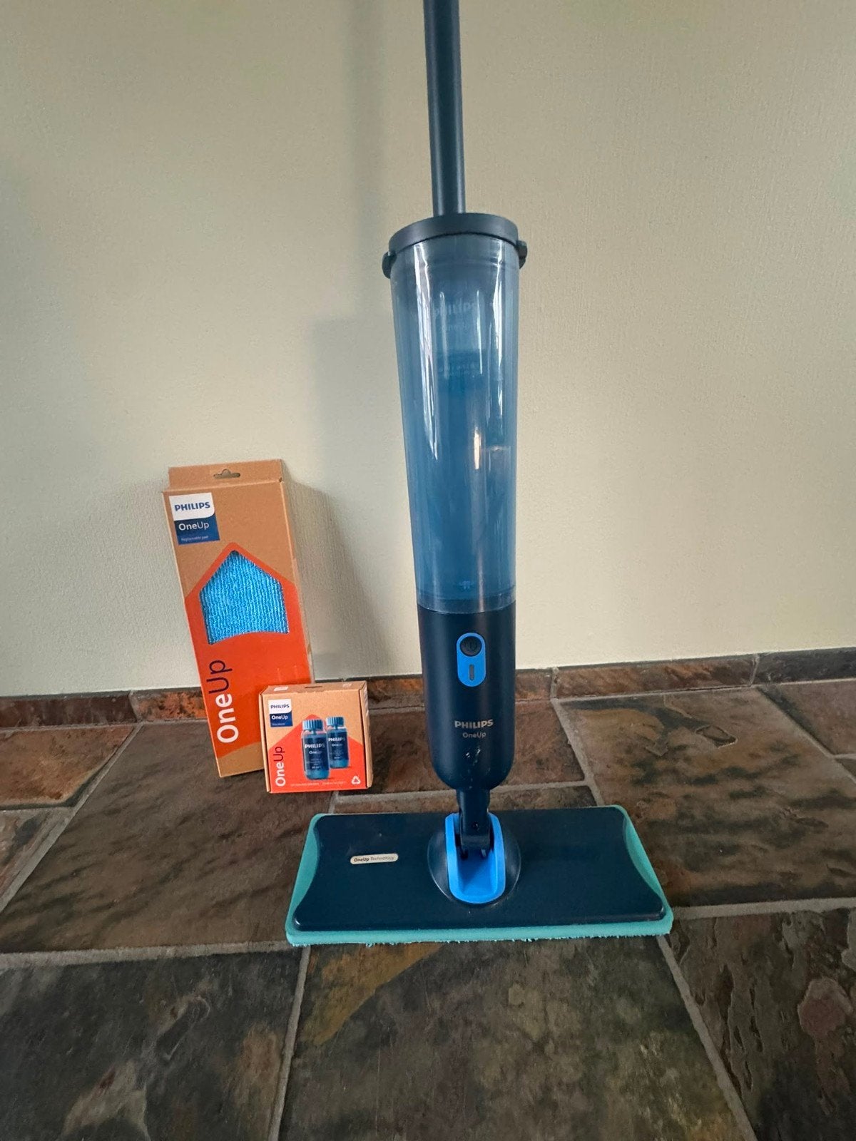 Philips OneUp 3000 elektrische dweil + extra dweil en middel, Huis en Inrichting, Schoonmaakartikelen, Ophalen of Verzenden, Mop of Dweil