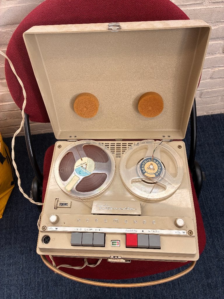 Nordmende Bandrecorder, Ophalen, Bandrecorder, Met stofkap