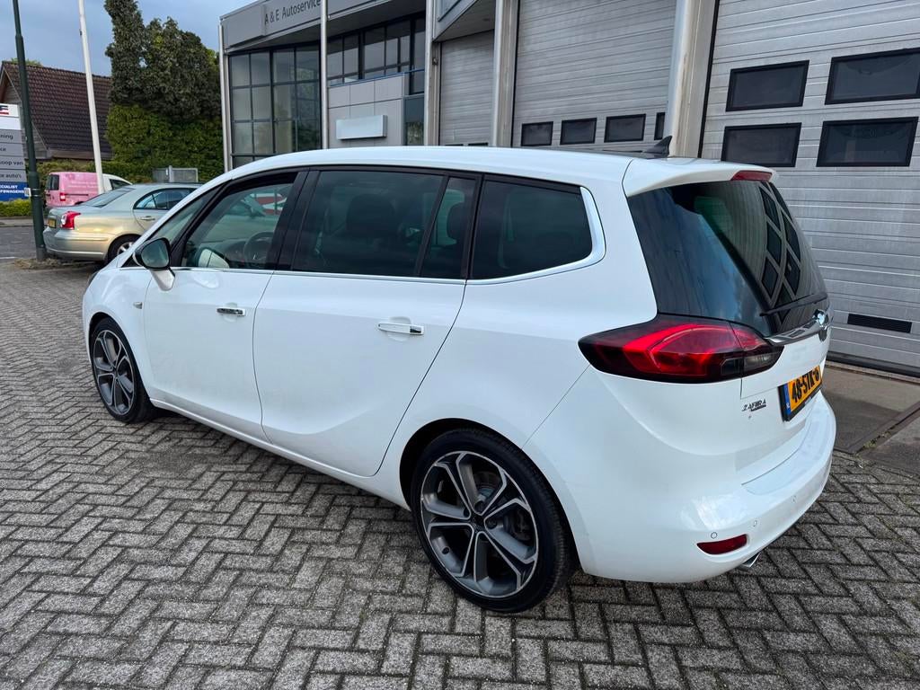 Opel Zafira Tourer 2.0 CDTI Cosmo 7p. Pano, Leer, Navigatie, Auto's, Opel, Euro 5, 4 cilinders, 7 stoelen, Wit