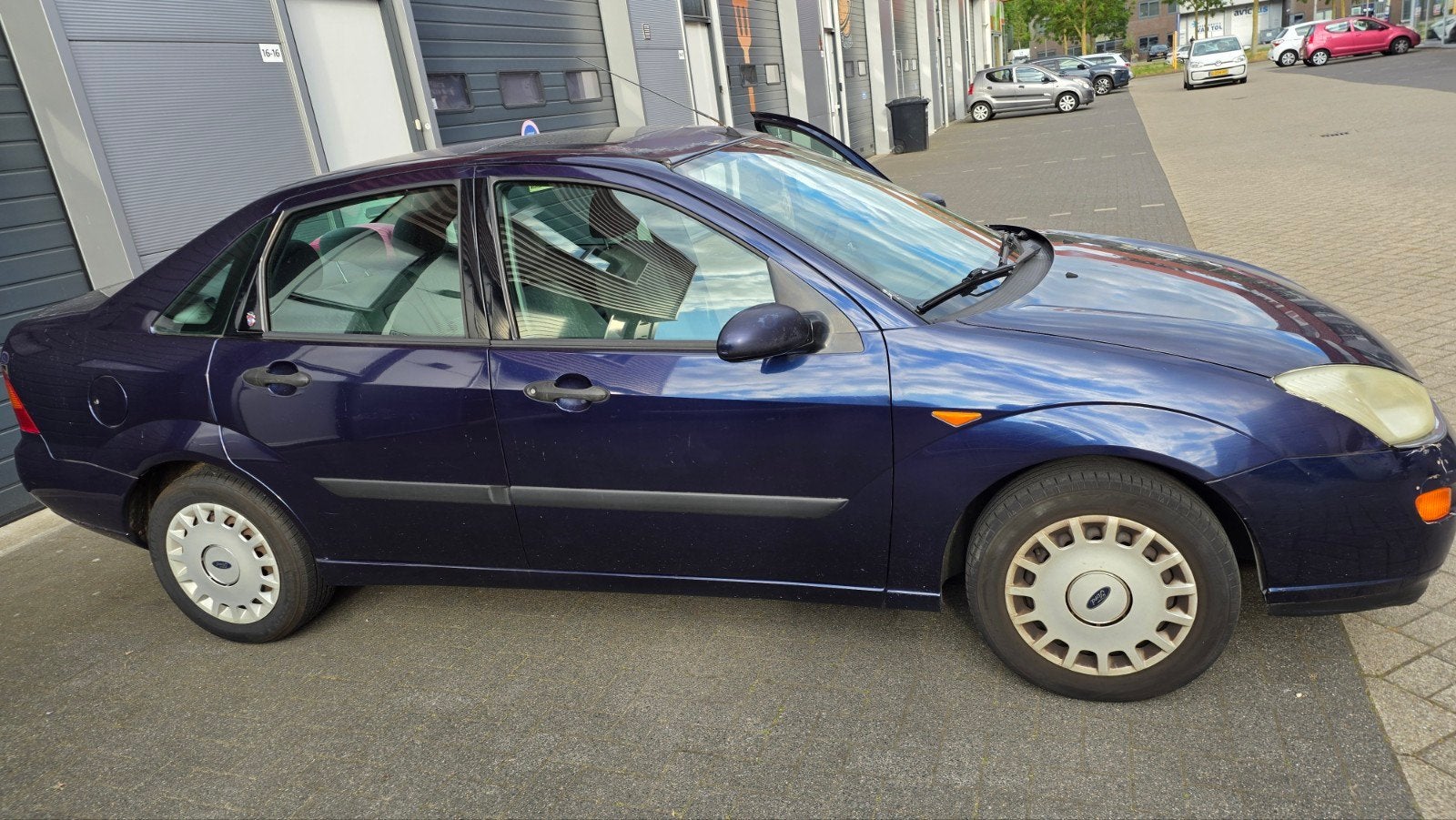 Ford Focus 1.6 I Trend SDN AUT 2000 Blauw, Auto's, Ford, 1596 cc, 1112 kg, 4 cilinders, Blauw