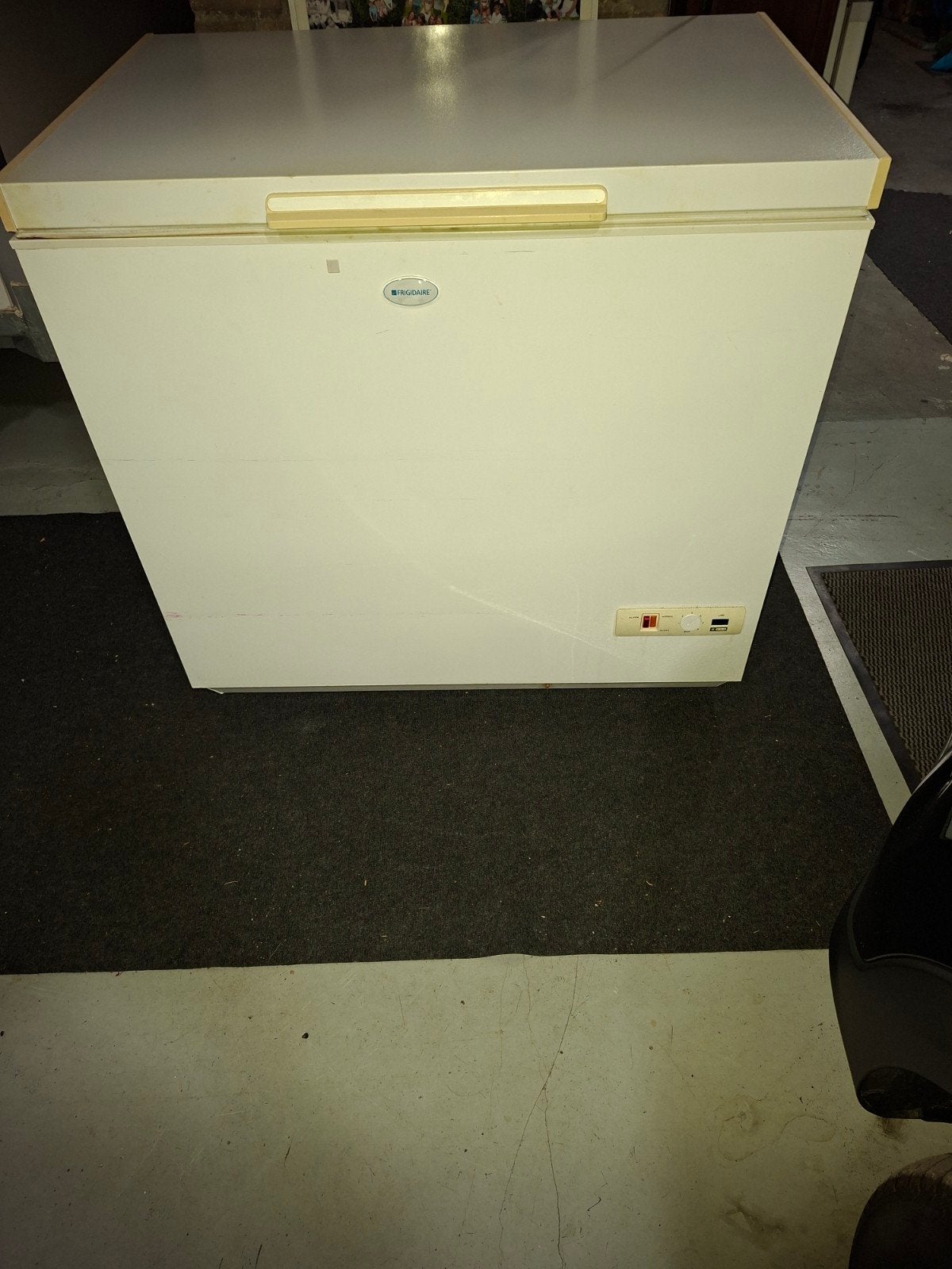 Goed werkende vrieskist - B94xD87xH89 cm, Vrieskist, Gebruikt, Ophalen of Verzenden, Vrijstaand