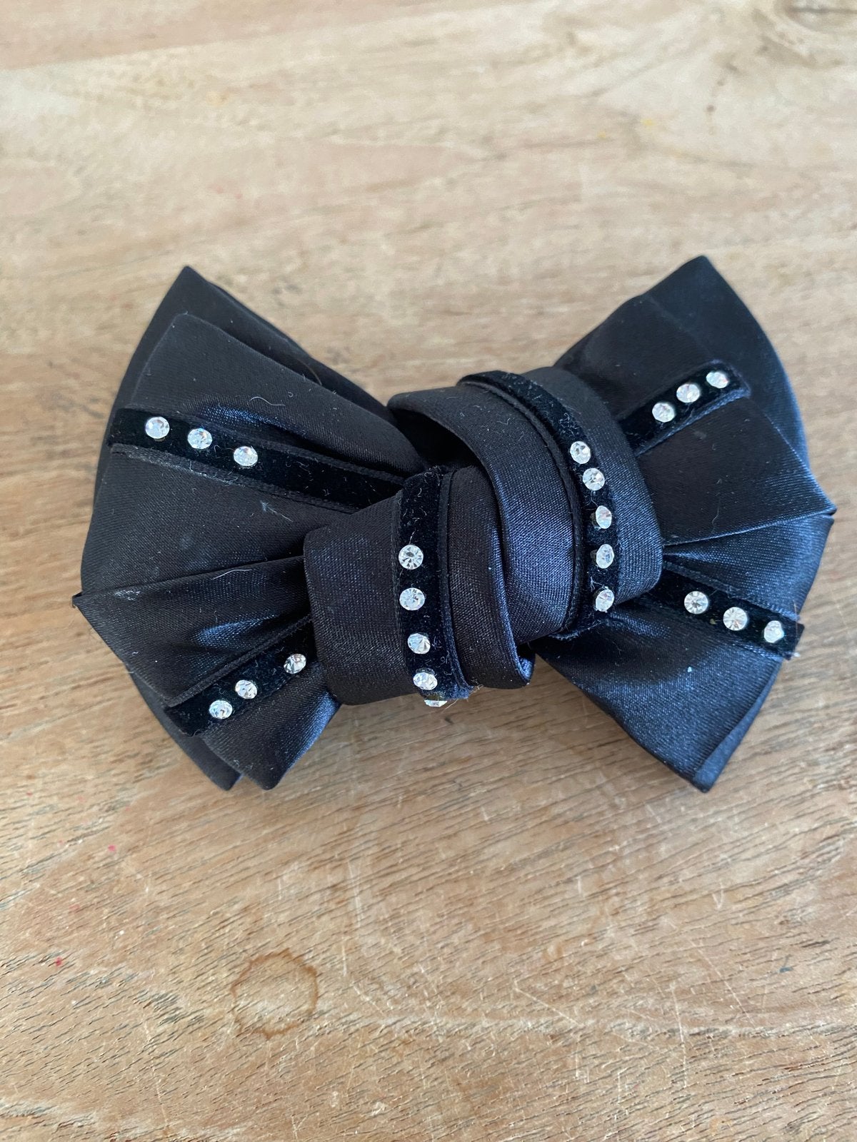 Zwarte haarstrik met strass steentjes, zgan, Ophalen of Verzenden, Zo goed als nieuw, Dressuur