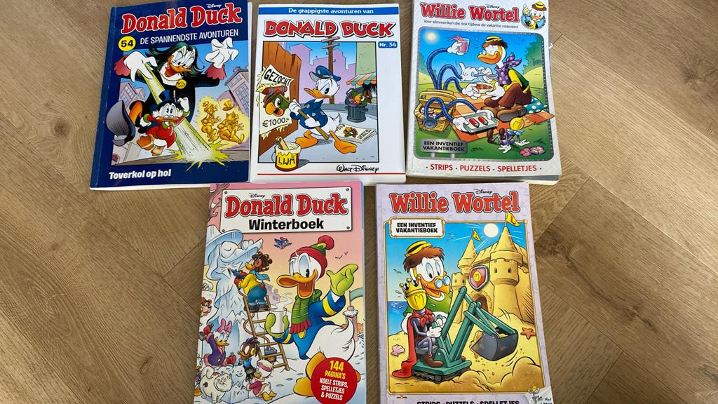 Stripboeken donald duck en willie wortel., Boeken, Meerdere comics, Ophalen of Verzenden, Gelezen, Europa