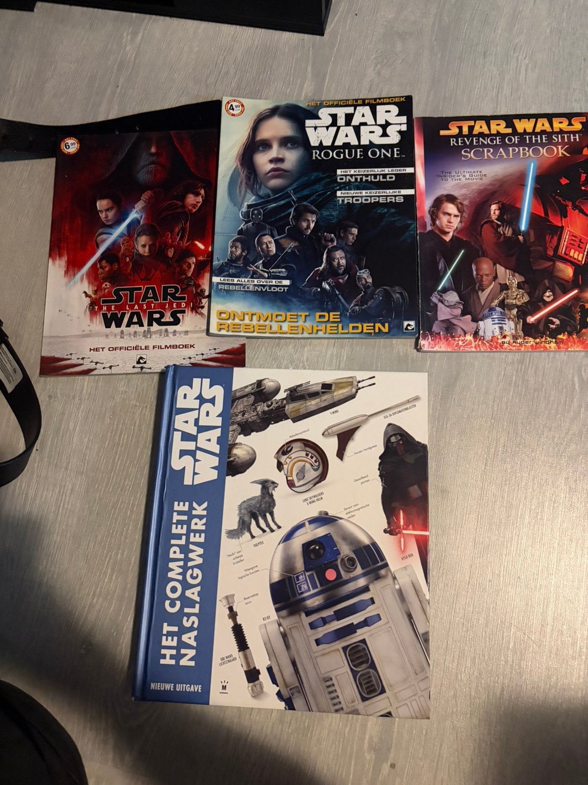 Star wars film en verzamel boeken, Ophalen, Zo goed als nieuw, Boek of Poster