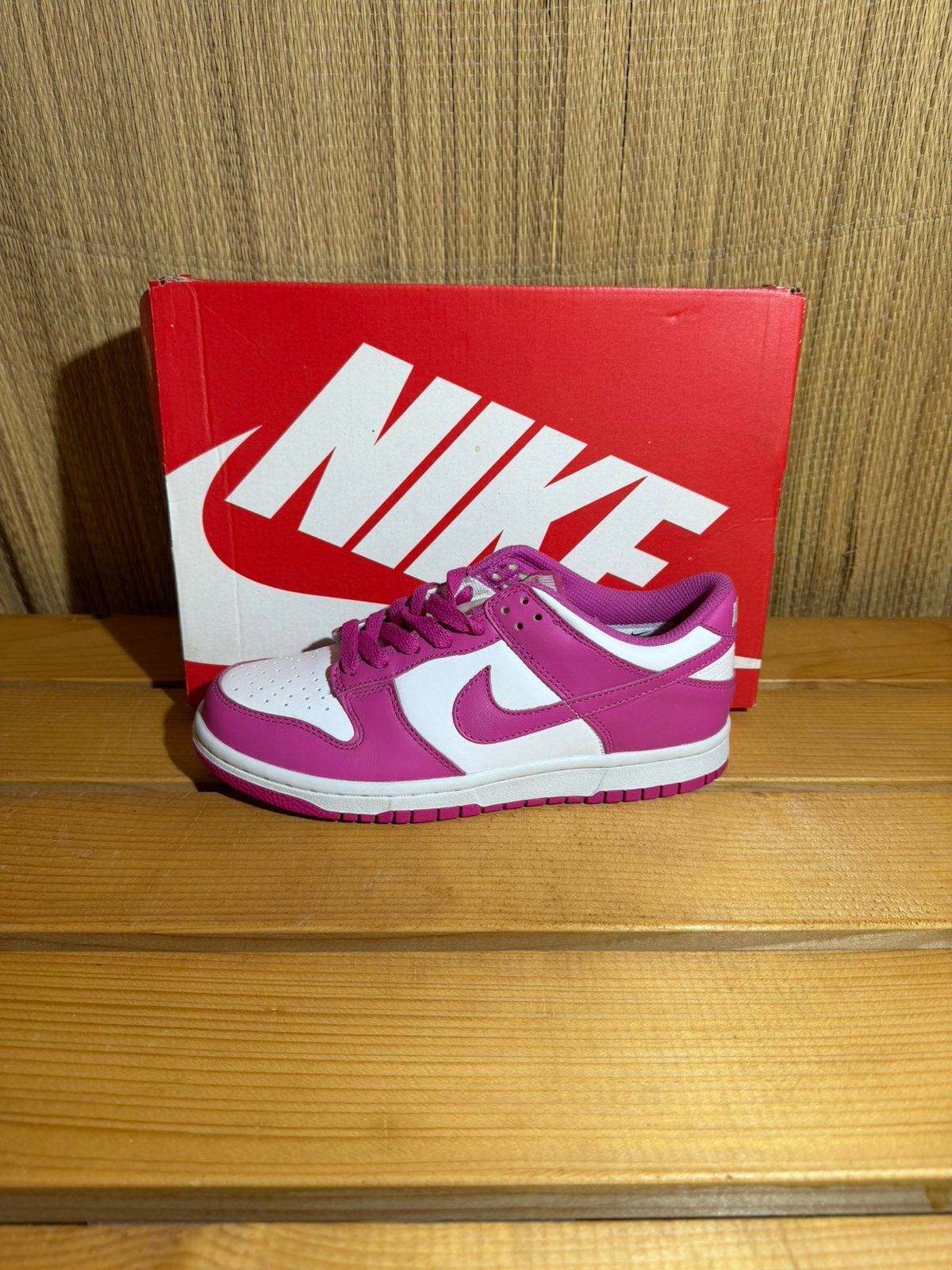 Nike Dunk Low Active Fuchsia (GS), Kleding | Dames, Nieuw, Ophalen of Verzenden, Sneakers of Gympen, Roze