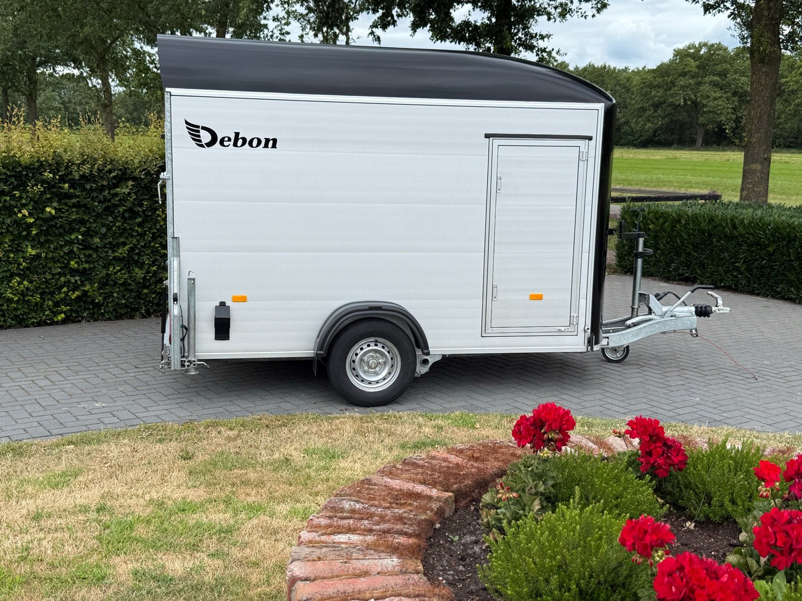 Debon C400 Gesloten Aluminium Aanhangwagen - 2 jaar oud, Ophalen of Verzenden, Zo goed als nieuw