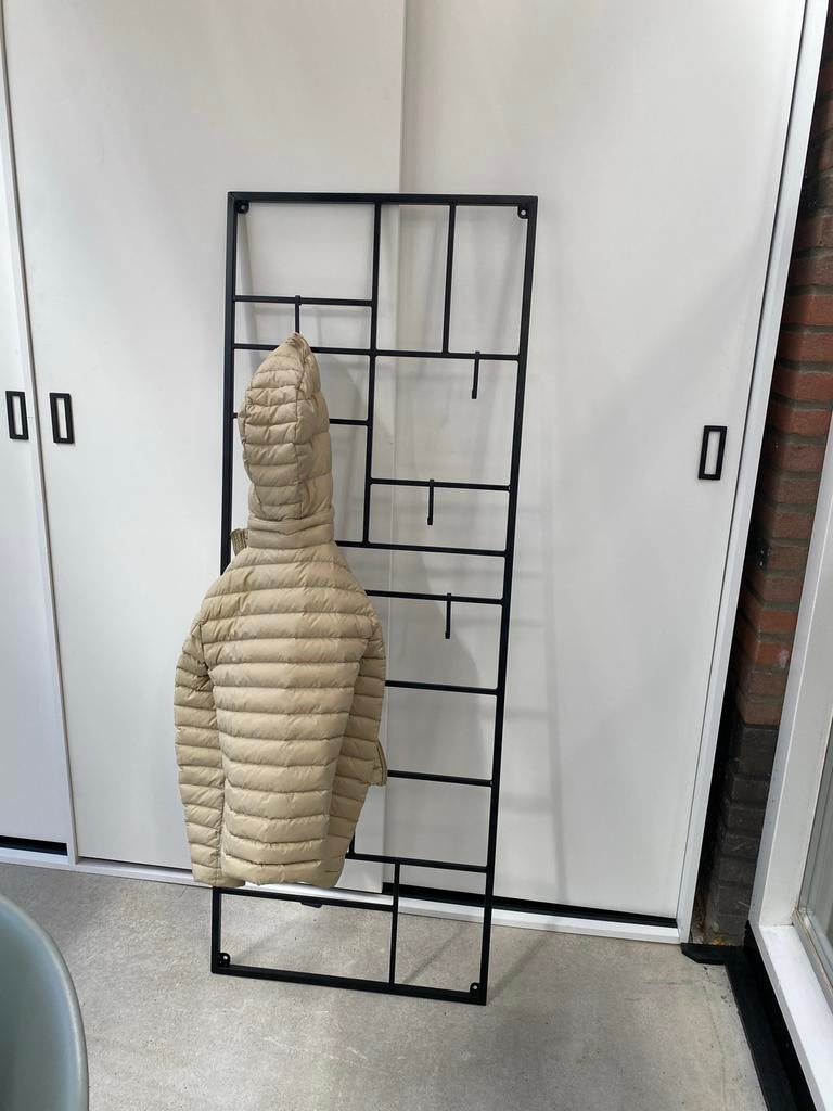 Moderne zwarte wandkapstok met geometrisch design, Huis en Inrichting, Woonaccessoires | Kapstokken, Wandkapstok, Ophalen of Verzenden