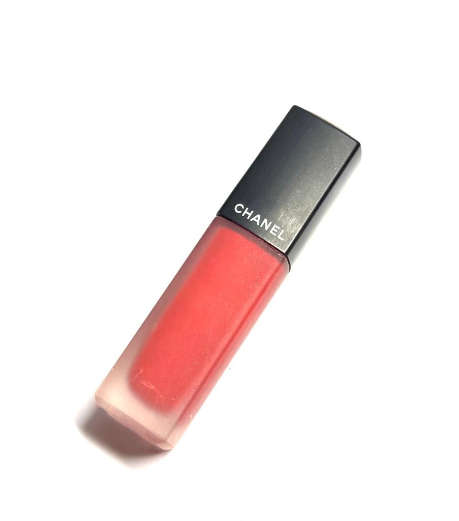 Chanel rouge allure ink fusion 818 true red, Ophalen of Verzenden, Zo goed als nieuw, Rood, Lippen