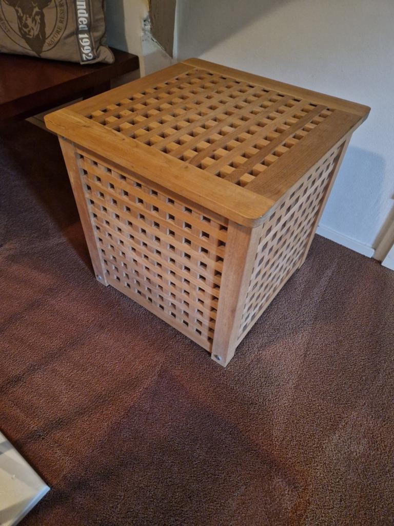 2 houten ikea opbergtafeltjes., Ophalen