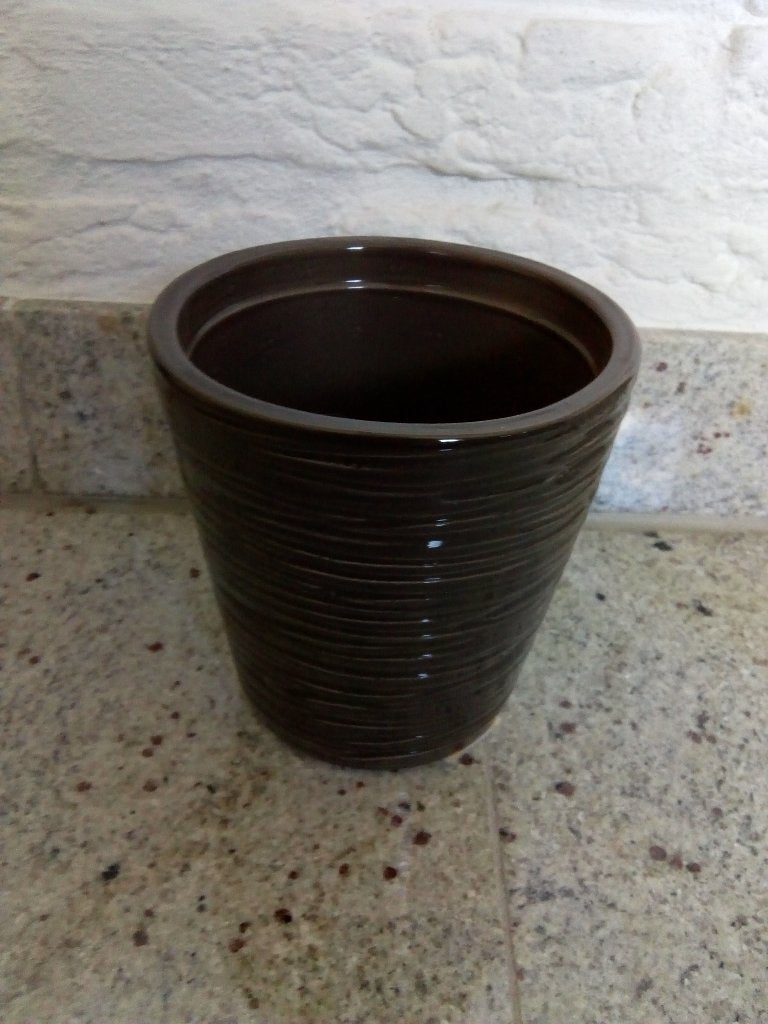 Bruine bloempot met reliëf, Tuin en Terras, Gebruikt, Rond, Ophalen of Verzenden, Aardewerk