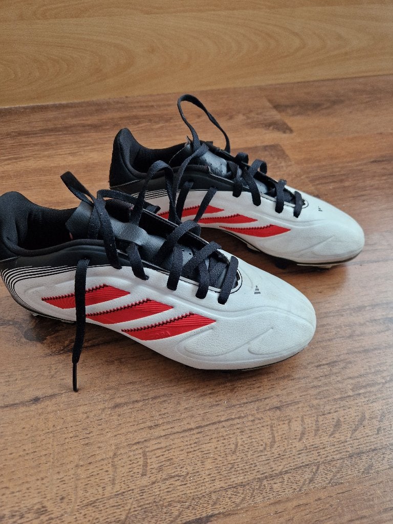 Te koop Adidas voetbalschoenen, Ophalen, Gebruikt, Maat XS of kleiner, Schoenen