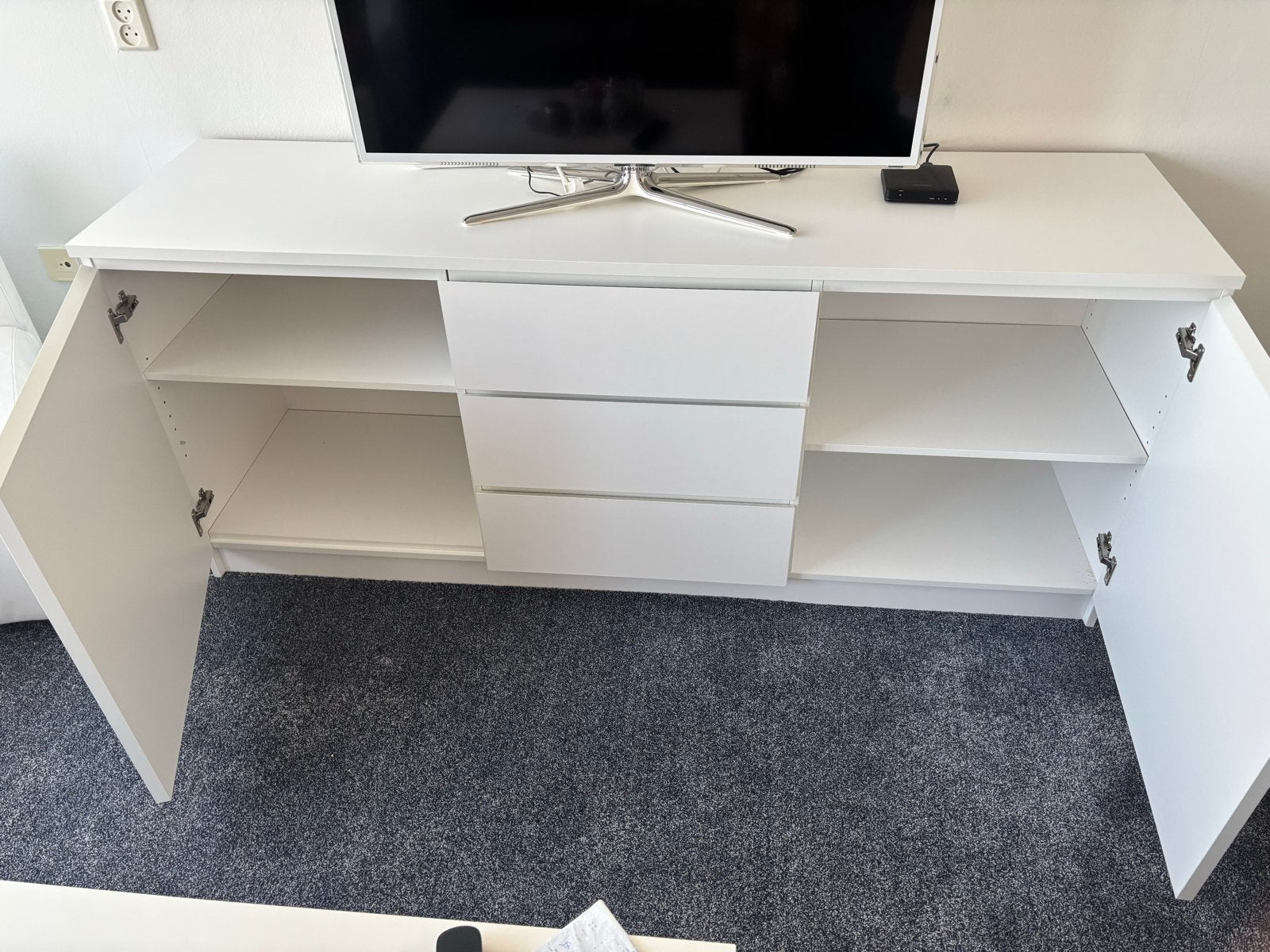 JYSK LINDHOLM dressoir wit met 3 laden en 2 deuren, Ophalen, 100 tot 150 cm, Zo goed als nieuw, Minder dan 100 cm