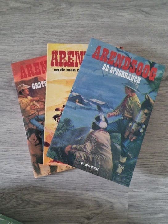 Arendsoog boeken softcover - 3 delen, Boeken, Ophalen of Verzenden, Nieuw, P. Nowee