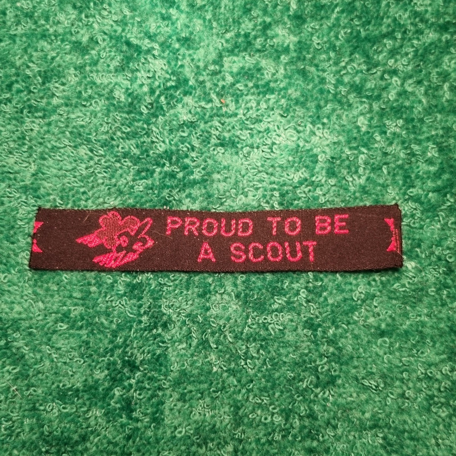 Scouting naambandje: "Proud to be a Scout" - Verzamelaarsite, Verzamelen, Verzenden, Nieuw, Embleem, Speld of Insigne