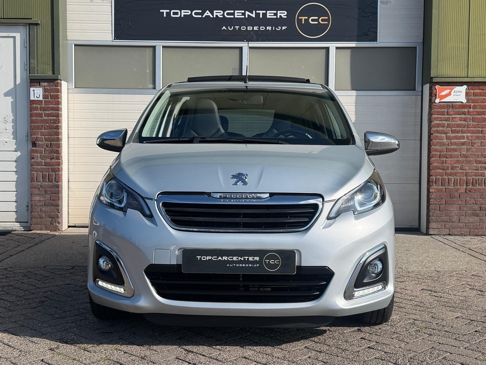 Peugeot 108 1.2 VTi Allure Top/OPENDAK/LEER/STOELV/CAMERA, Voorwielaandrijving, Euro 5, Gebruikt, 31 €/maand