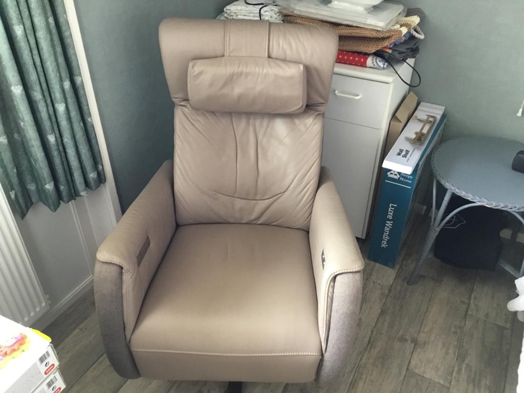 Luxe elektrische relaxfauteuil - beige leer en stof, Ophalen, Minder dan 50 cm, Minder dan 75 cm, Leer