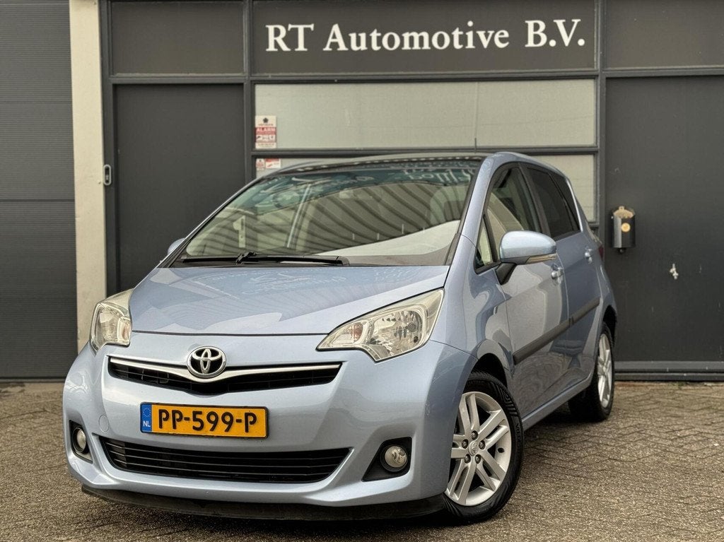 Toyota Verso-S 1.3 VVT-i Dynamic Pano / Navi Automaat, Gebruikt, 4 cilinders, Blauw, 1329 cc