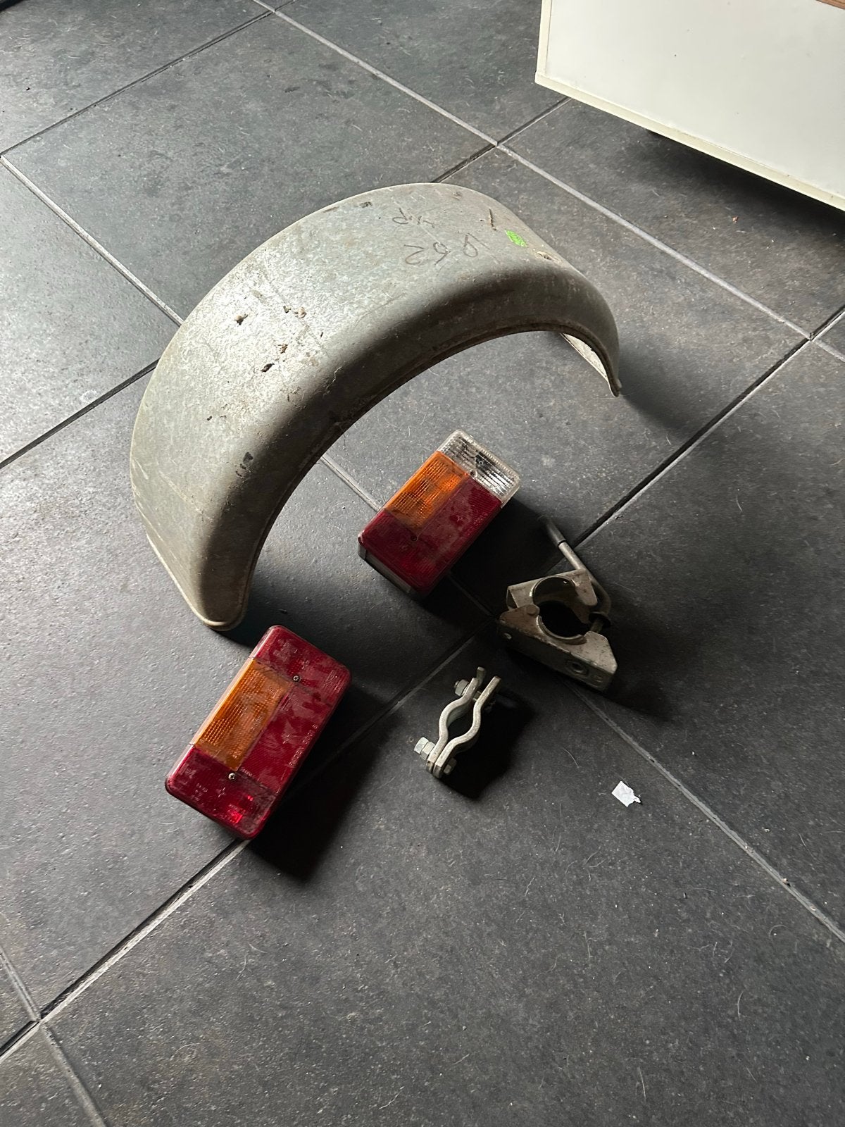 Spatbord, achterlichten en klemmen voor aanhanger, Auto diversen, Aanhangwagen-onderdelen, Ophalen, Gebruikt