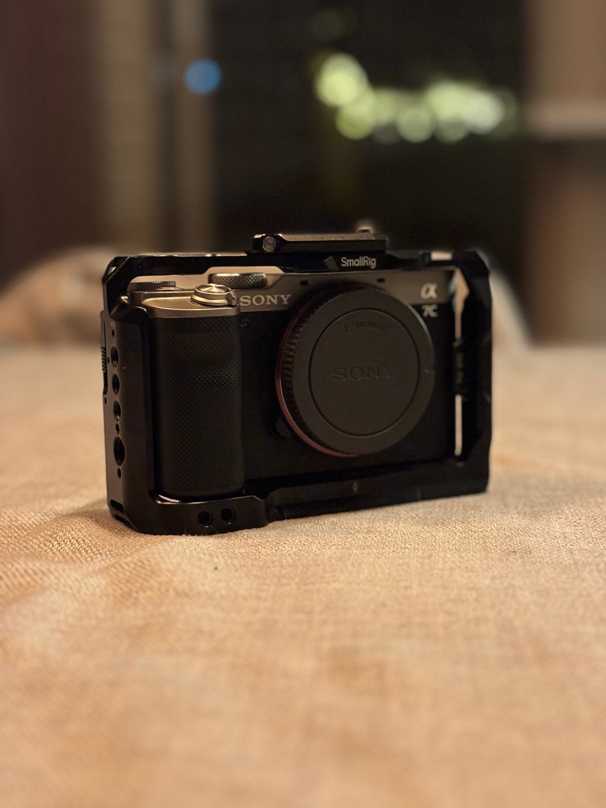 Foto 2 van Sony A7C camera met SmallRig Cage, originele doos en riem