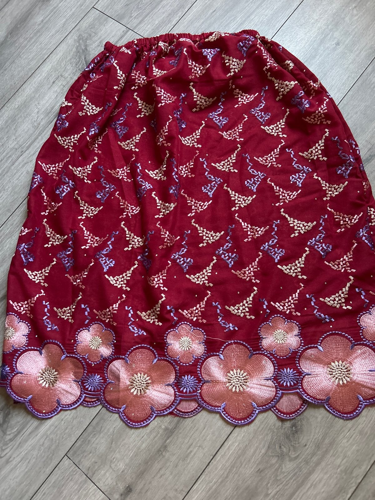 Rode rok met bloemenborduursel, Kleding | Dames, Maat 42/44 (L), Nieuw, Ophalen of Verzenden, Rood