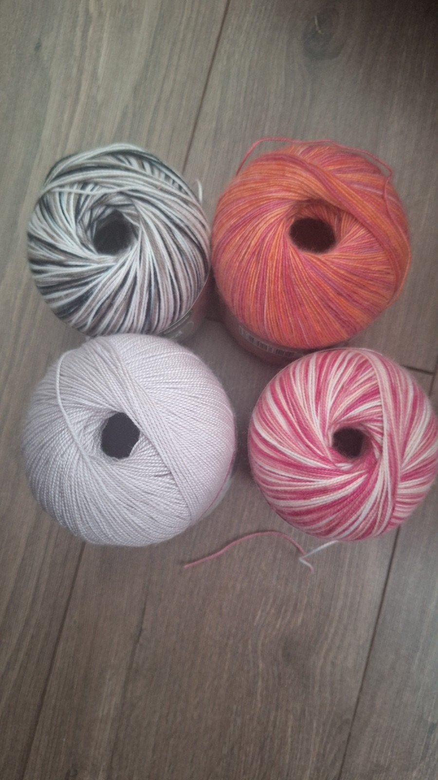 4 bollen Alison & Mae Mixed Fine  (50% acryl/50% polyest, Hobby en Vrije tijd, Ophalen of Verzenden, Nieuw, Breien of Haken, Wol of Garen
