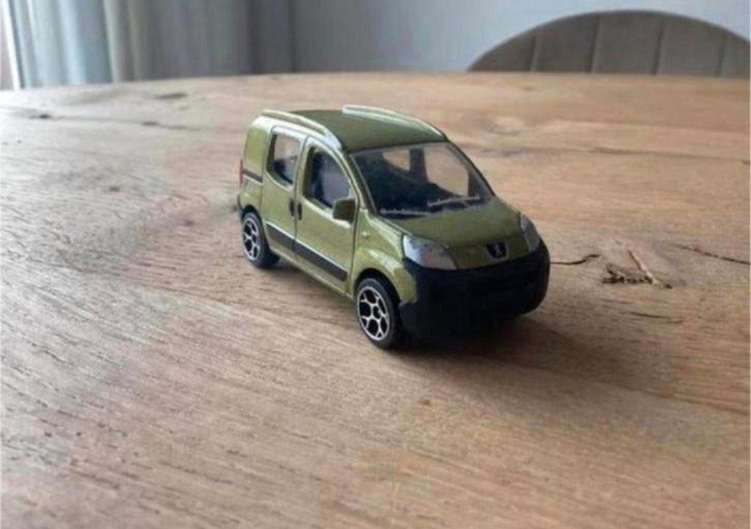 Majorette Peugeot Bipper 1:64 – Made in Thailand (2012), Ophalen of Verzenden, Gebruikt, Auto