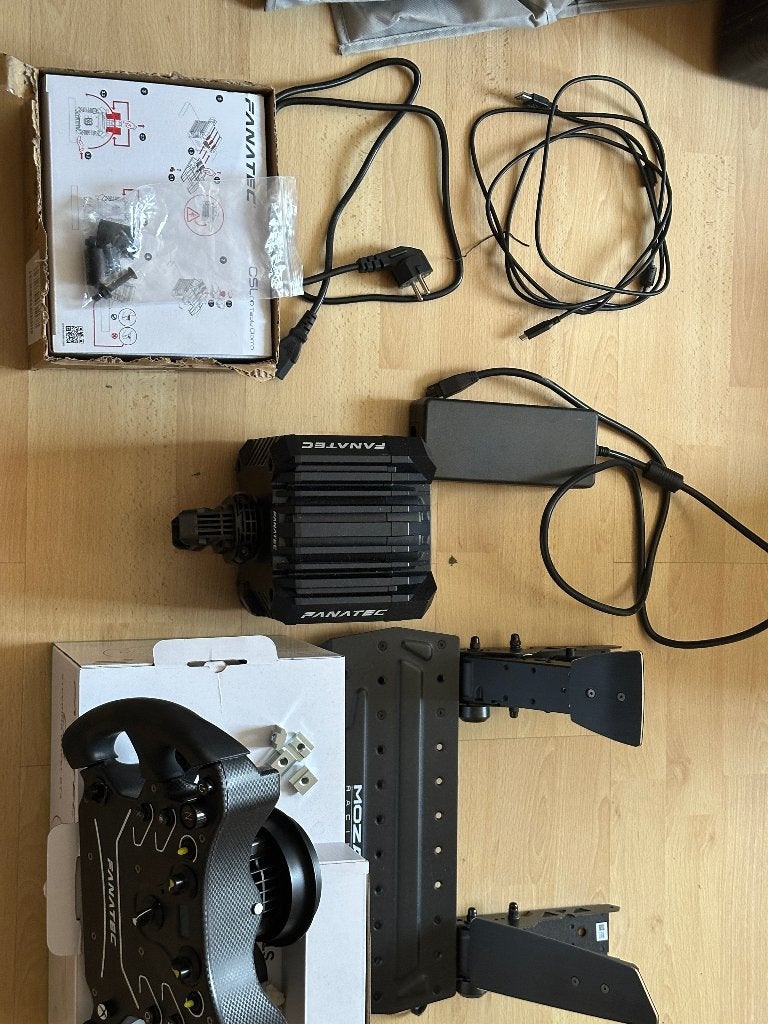 Fanatec sim racing setup + Moza SR-P pedalen, Computers en Software, Joysticks, Ophalen, Zo goed als nieuw, Fanatec, SimLab, GRID, Trak Racer, Simucube