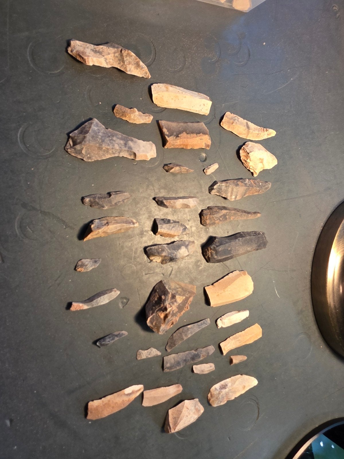 Prehistorische Vuursteen Werktuigen 2 Pijlpunten, Klingen, S, Ophalen of Verzenden