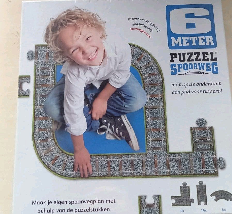 Kinderpuzzel om spoorbanen te leggen. Nieuw., Ophalen