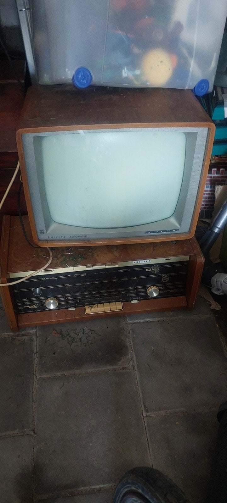 Oude radio. (Het gaat alleen om de radio niet de tv), Ophalen