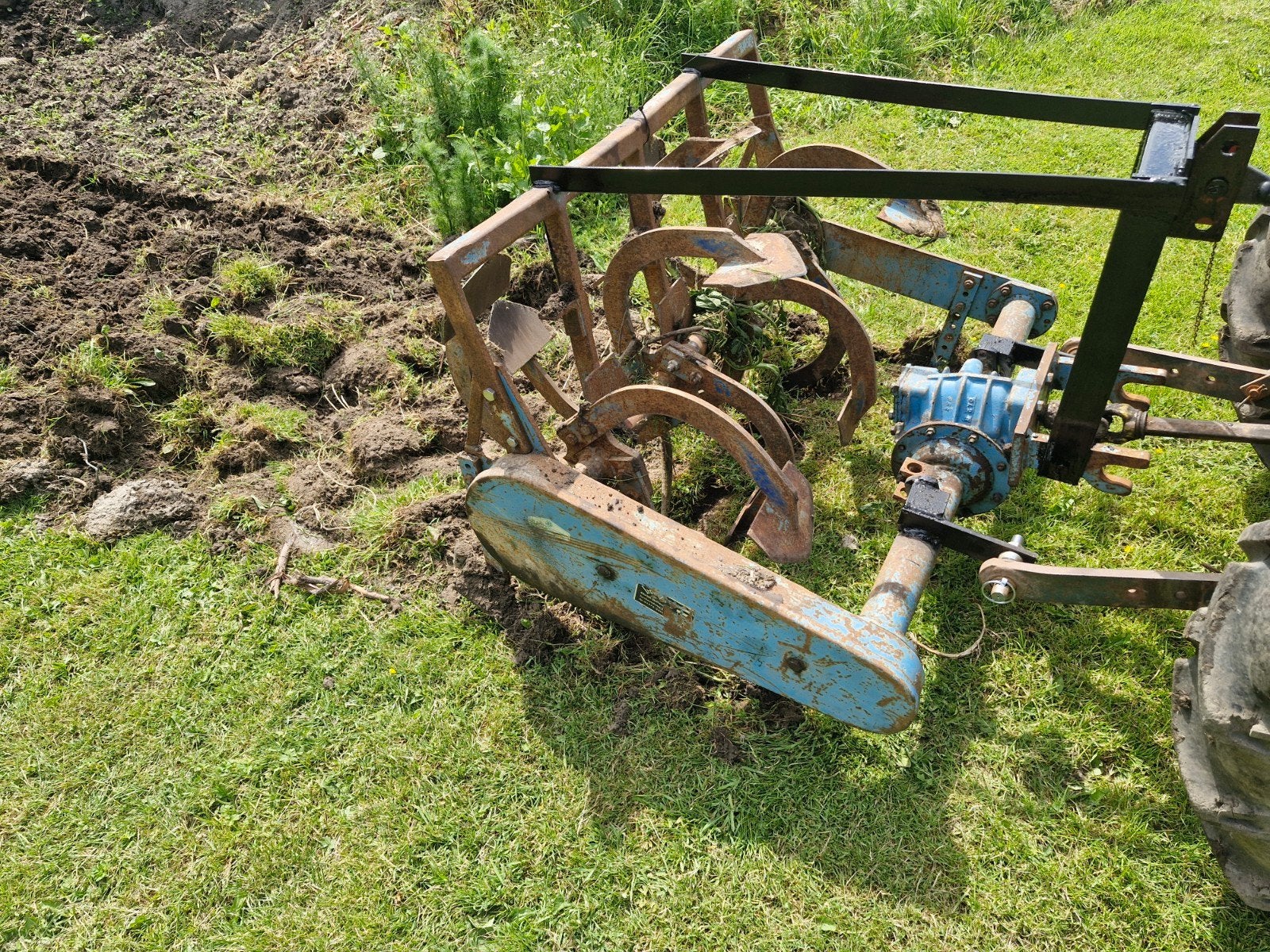 Spitmachine voor minitrekker hefgedragen, Ophalen, Grondbewerking