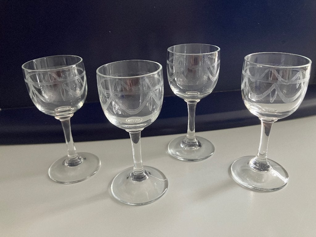 4 Mooi bewerkte Borrelglaasjes op voet, Ophalen of Verzenden, Gebruikt, Borrel- of Shotglas