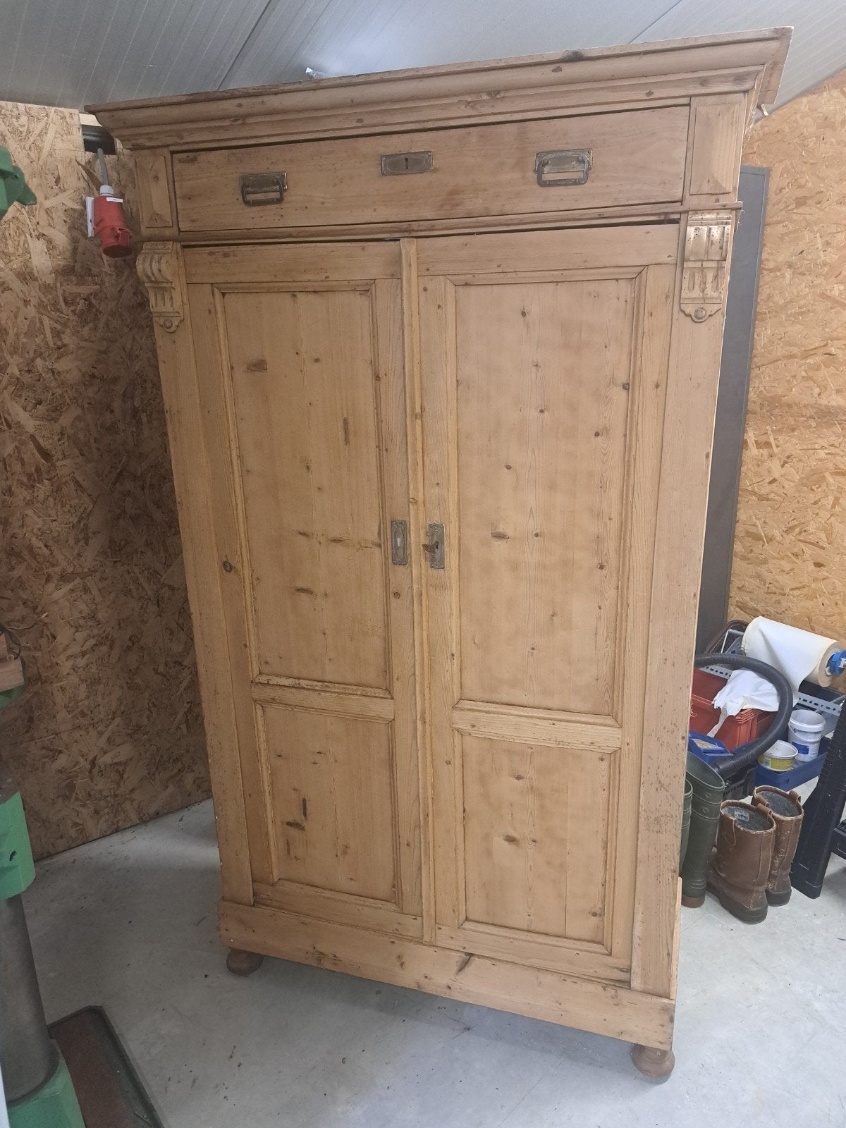 Antieke grenen kast met lade en planken, Ophalen