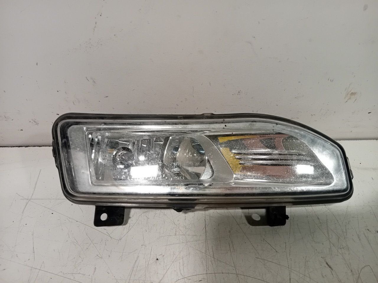 Mistlamp links Nissan Micra, Onderdelen@venauto.nl, Van der Ven Autorecycling B.V., Gebruikt, Ettenseweg 76, 4706 PB Roosendaal, The Netherlands