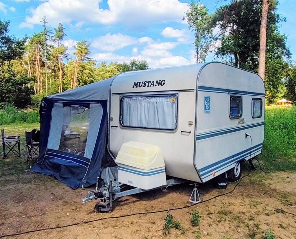 Knaus Caravan uit 1980 met voortent en complete inboedel, Koelkast, Particulier, 4 tot 5 meter, 500 - 750 kg