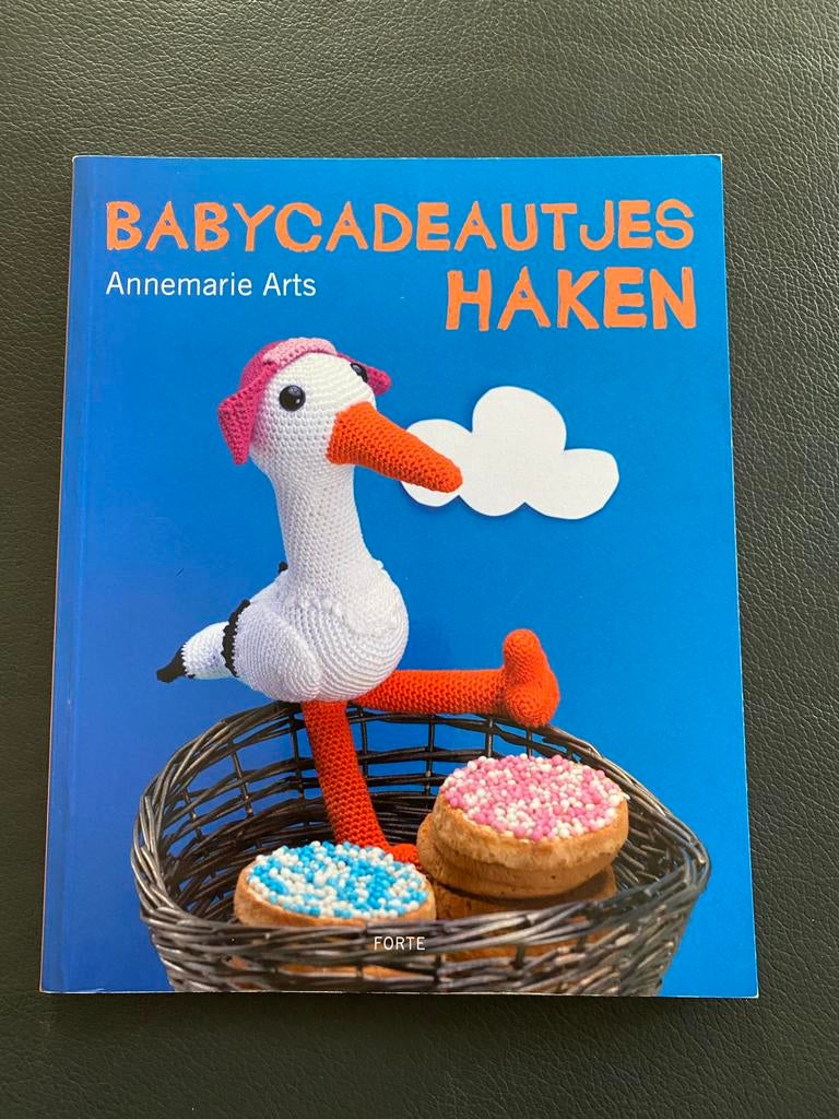 Annemarie Arts - Babycadeautjes haken, Breien en Haken, Ophalen of Verzenden, Zo goed als nieuw, Annemarie Arts