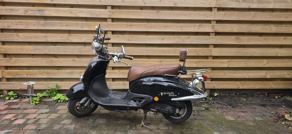 Scooter voor onderdelen of de  sleutelaar, Fietsen en Brommers, Scooters | Overige merken, Gebruikt, Maximaal 25 km/u, Benzine