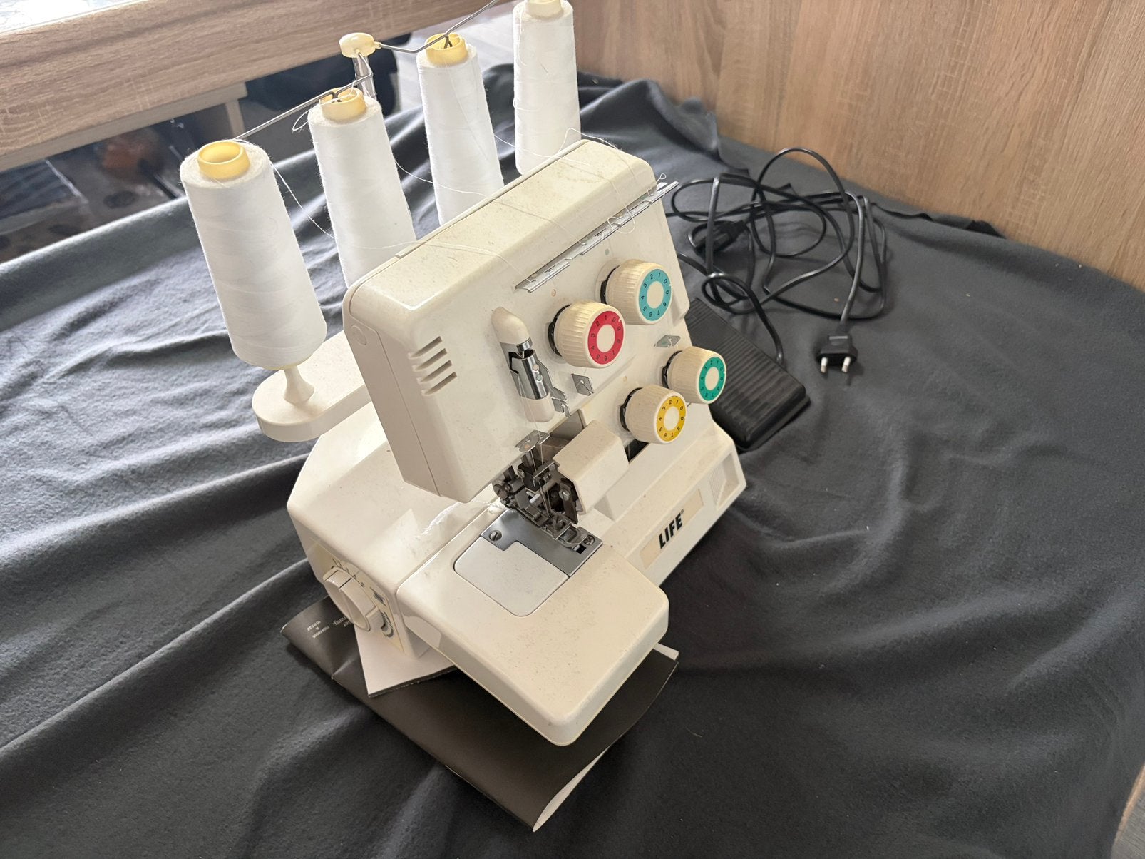 MEDION MD10685 overlock naaimachine, Hobby en Vrije tijd, Ophalen of Verzenden, Nieuw, Lockmachine, Overige merken