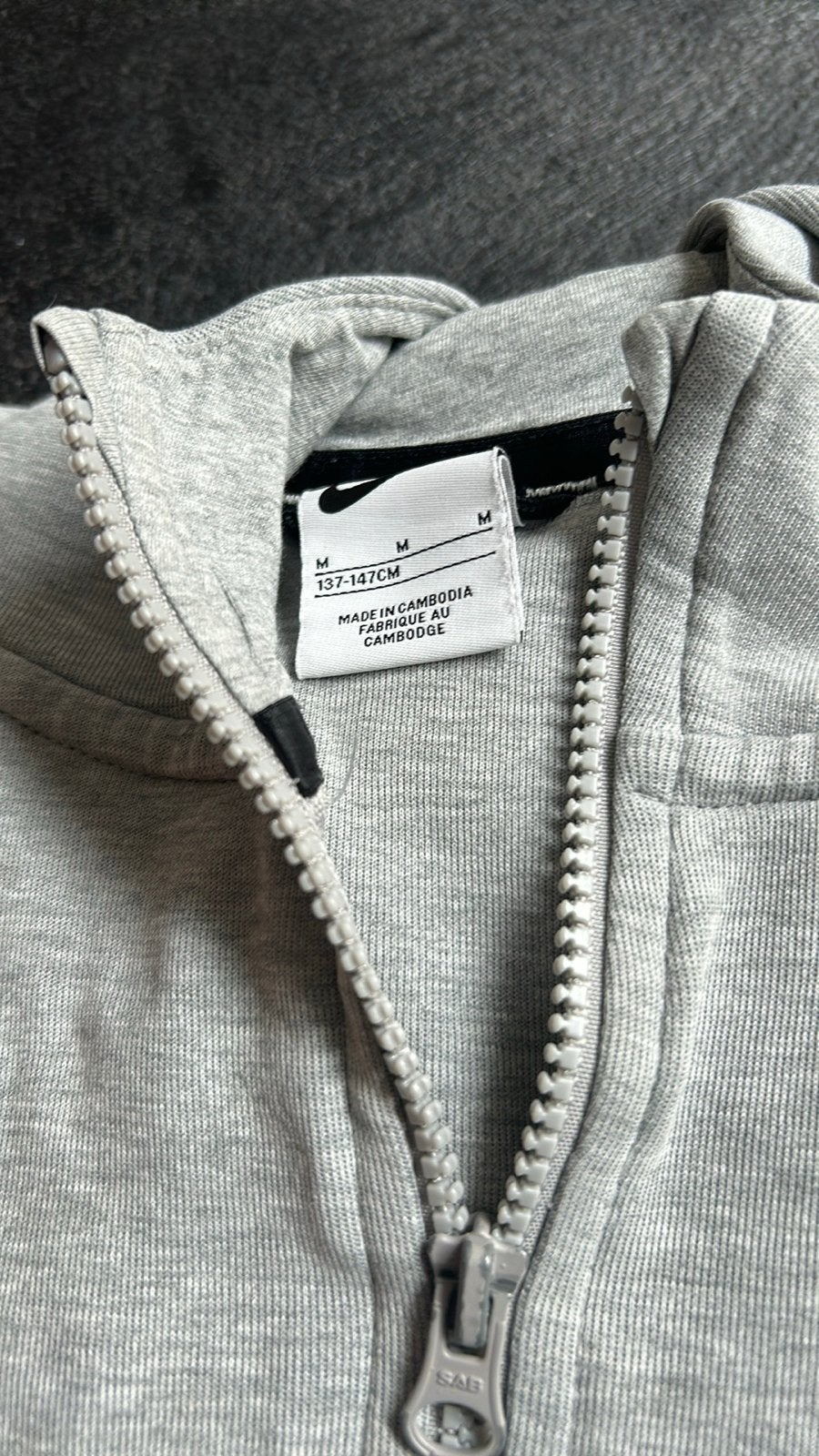 Nike Tech Fleece Trainingspak Grijs - Maat M (137-147CM), Ophalen of Verzenden, Gebruikt, Jongen of Meisje