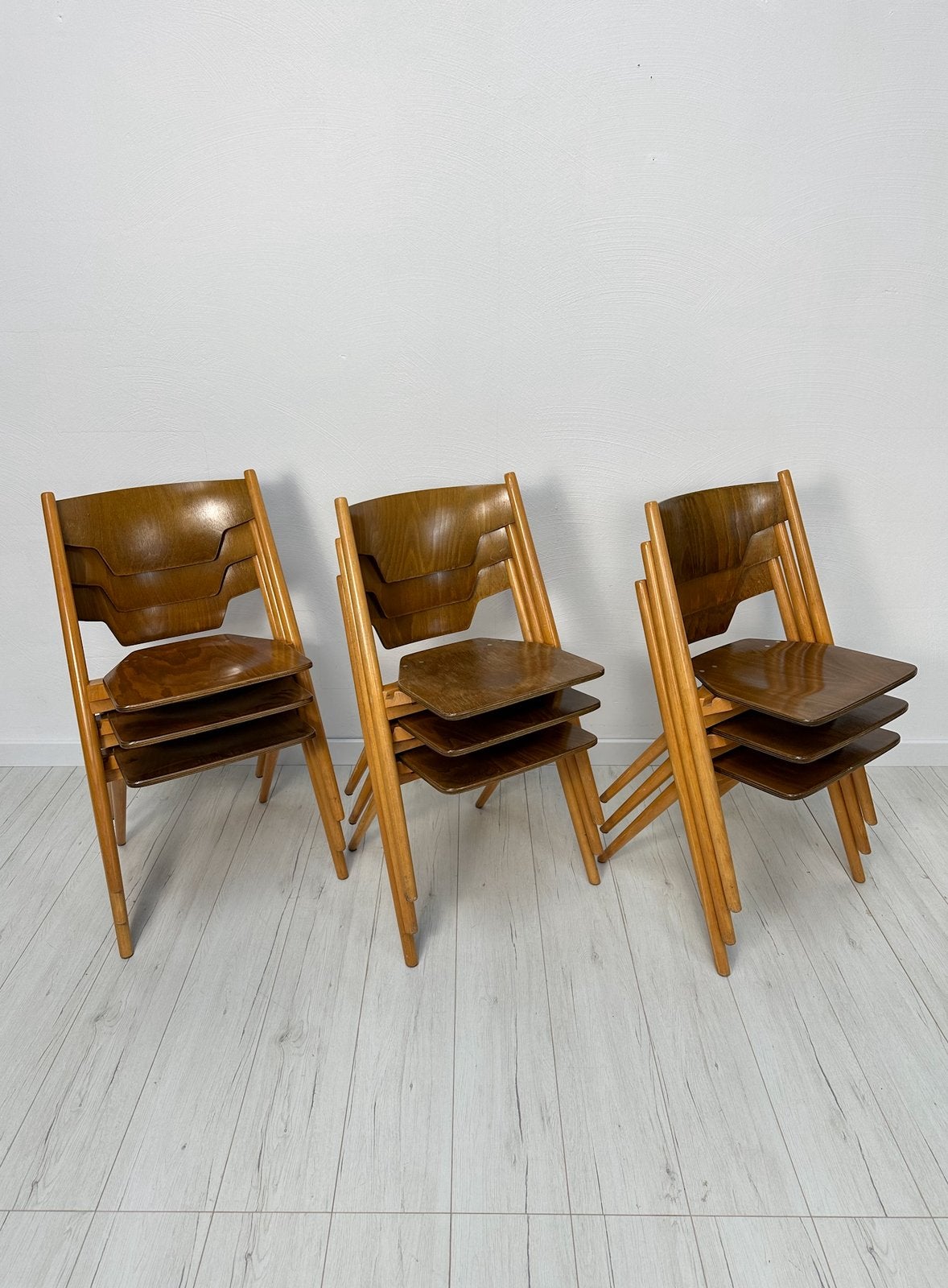 Vintage Hiller stapelstoelen jaren 50 stijl Egon Eiermann, Bruin, Ophalen of Verzenden, Zo goed als nieuw, Vijf, Zes of meer stoelen