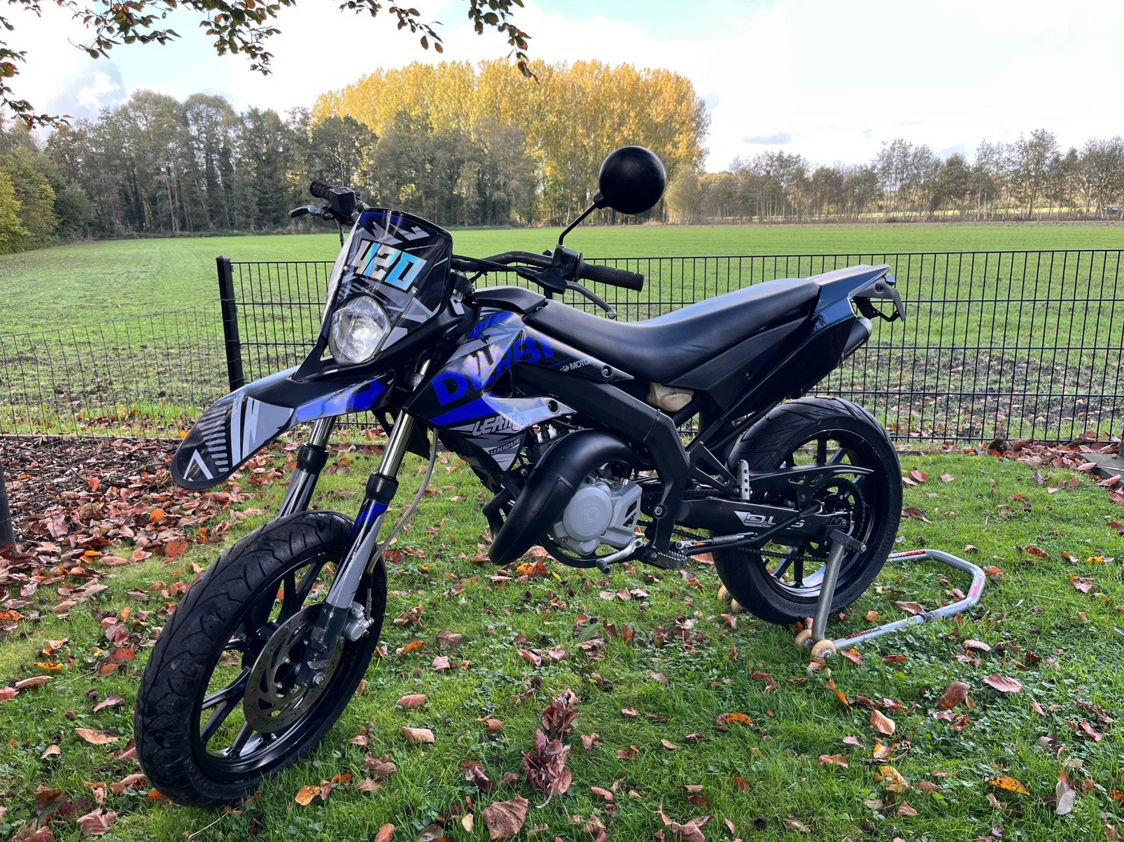 Derbi senda DRD Xtreme 2012 schakelbrommer, Fietsen en Brommers, Ophalen, 6 versnellingen, Zo goed als nieuw, 50 cc