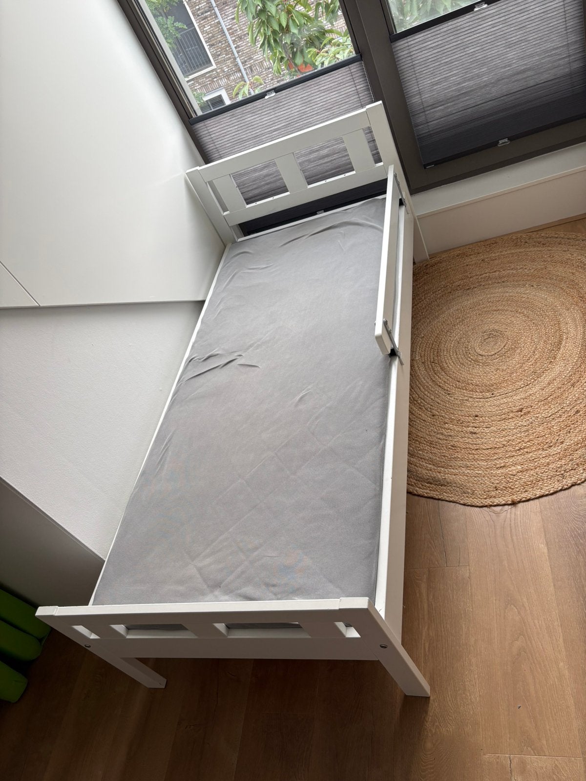 IKEA Kritter Peuterbed met lattenbodem en matras en bedhekje, Ophalen, 70 tot 85 cm, 140 tot 160 cm, Zo goed als nieuw