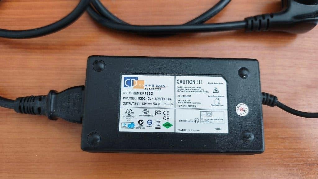 ac adapter laptop van ming data model CP1250 12V 5A output, Computers en Software, Laptop-opladers, Ophalen of Verzenden, Zo goed als nieuw