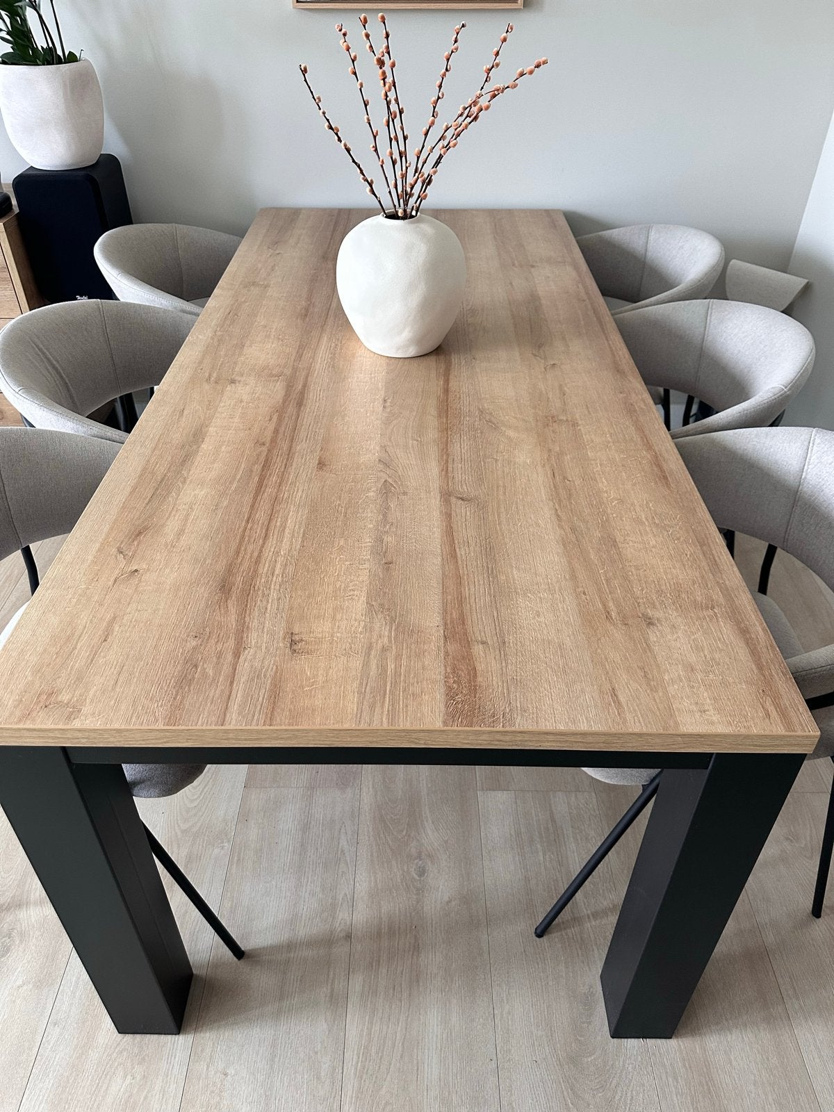 Moderne eettafel met houtlook blad en zwarte poten, Ophalen, Gebruikt, 50 tot 100 cm, Vijf personen of meer