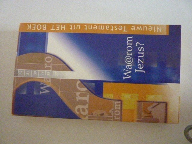 Nieuwe Testament uit Het boek - Waarom jezus, Ophalen of Verzenden, Zo goed als nieuw
